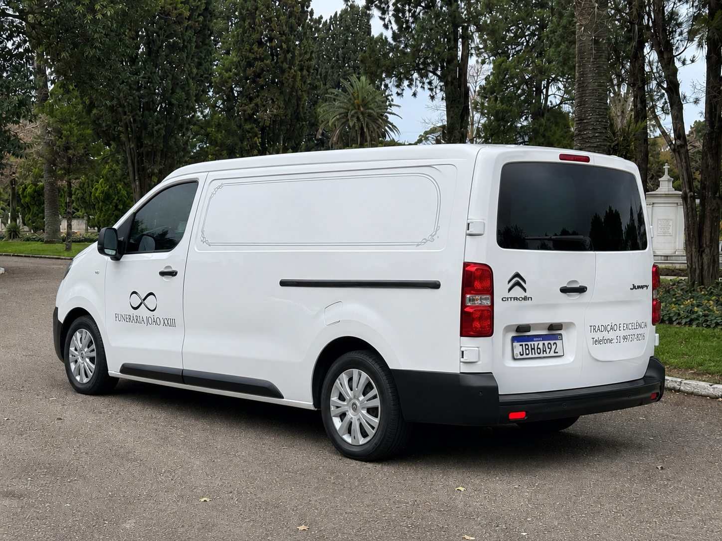 Van oficial de traslado da Funerária João XXIII